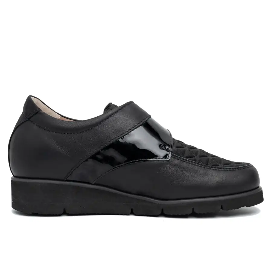 Interno senza cuciture e plantare estraibile della scarpa Lia Velcro Vitello Nero