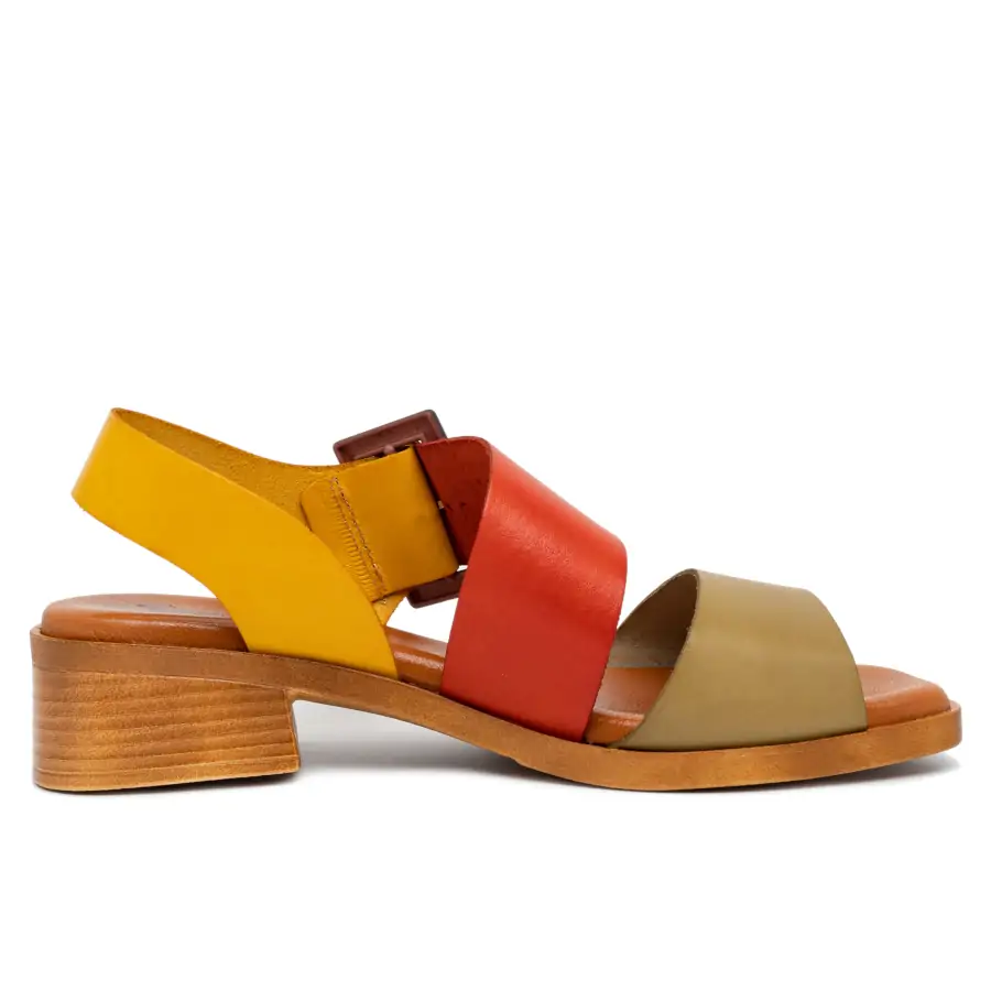 Dettaglio nappa multicolore e suola in cuoio del sandalo 176 Tomasi Shop