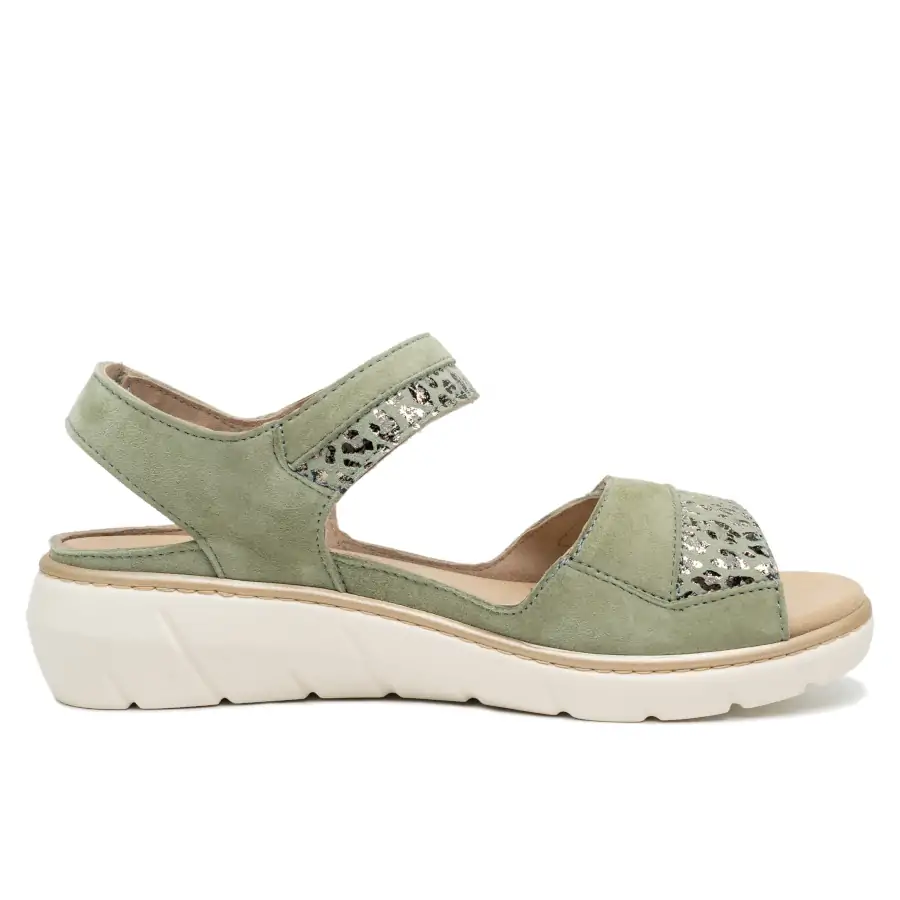 Dettaglio nappa verde mantis e suola EVA del sandalo Lagherta Tomasi Shop