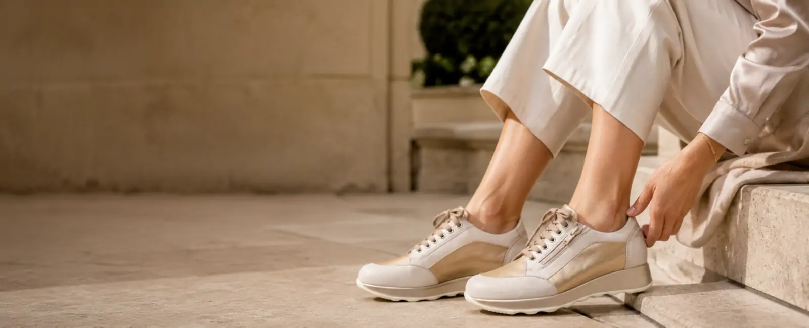 Scarpe con plantare estraibile Tomasi Shop indossate per una camminata confortevole