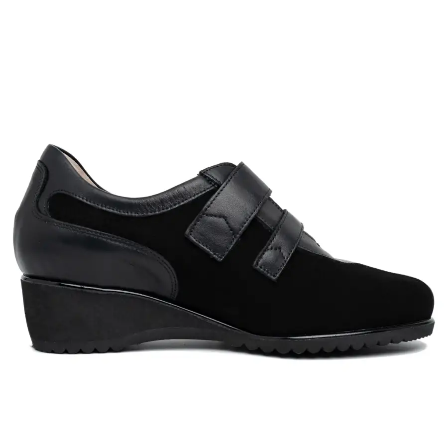Dettaglio tomaia nera e suola microporosa della scarpa donna Jole Vitello Nero