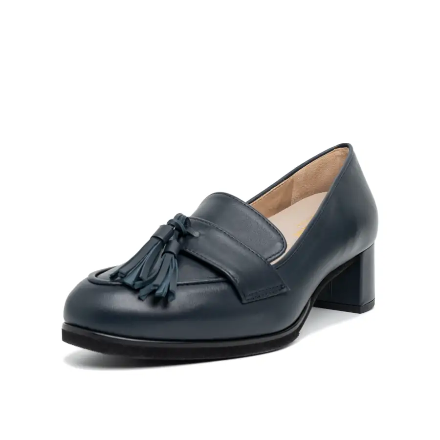 Dettaglio fibbia regolabile e tacco della scarpa donna Tomasi Shop Salice Nappa Blu