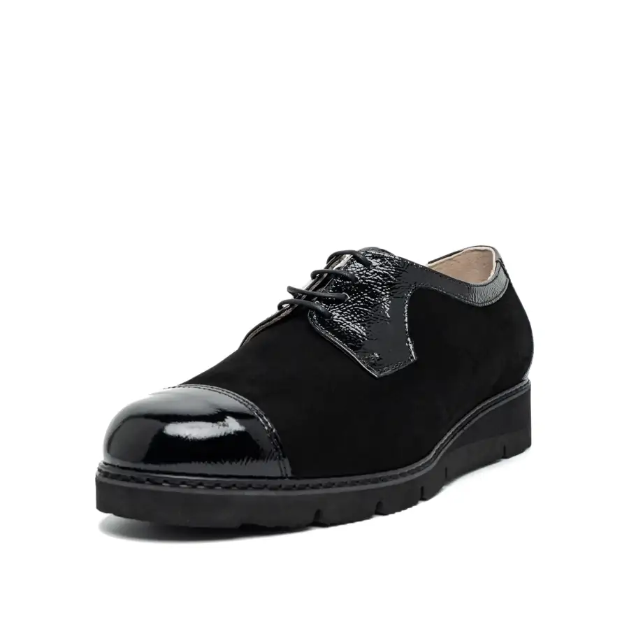 Dettaglio lacci e vernice della scarpa donna Tomasi Shop Shirly Vernicetta Nero